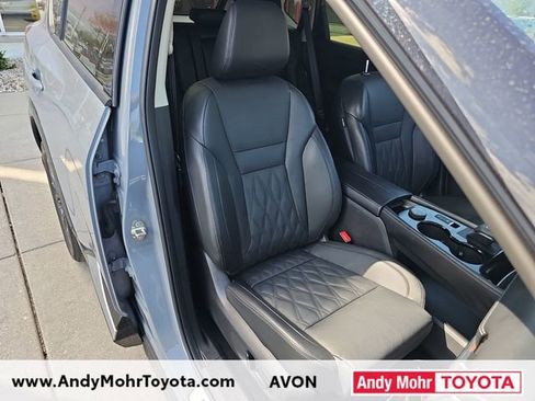 Used 2025 Nissan Rogue Platinum w/ Tech Package image 40