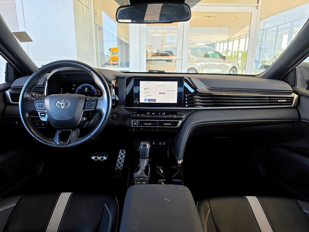 Used 2025 Toyota Camry SE FWD image 15