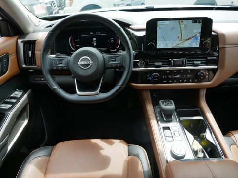 Certified 2023 Nissan Pathfinder Platinum AWD/4WD image 12