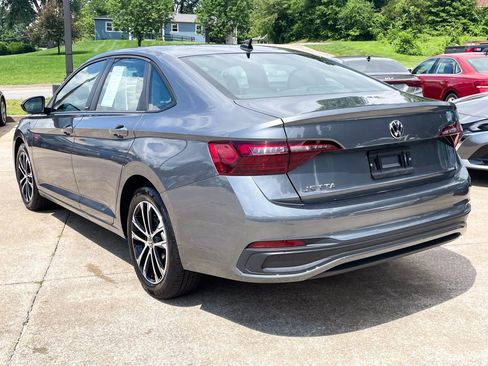 Used 2024 Volkswagen Jetta Sport image 5