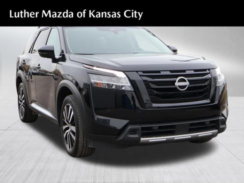 Used 2023 Nissan Pathfinder Platinum image 1