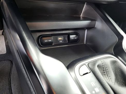 Used 2025 Kia Soul LX w/ LX Technology Package FWD image 10