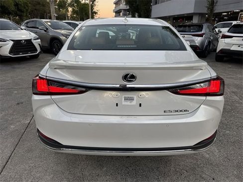 Used 2024 Lexus ES 300h w/ Premium Package image 24