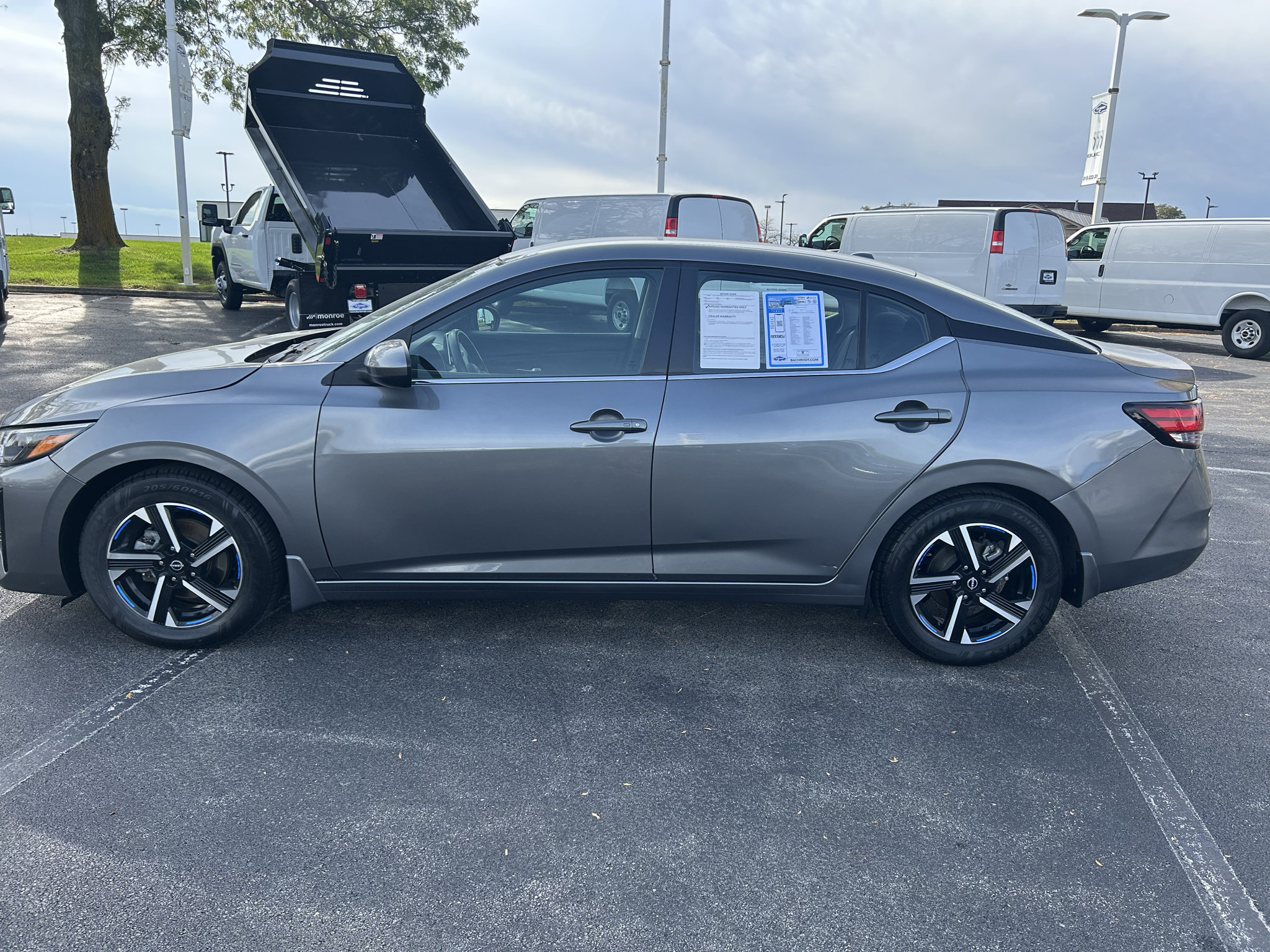 Used 2024 Nissan Sentra SV FWD image 4
