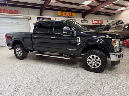 Used 2019 Ford F250 XLT w/ XLT Premium Package AWD/4WD image 10