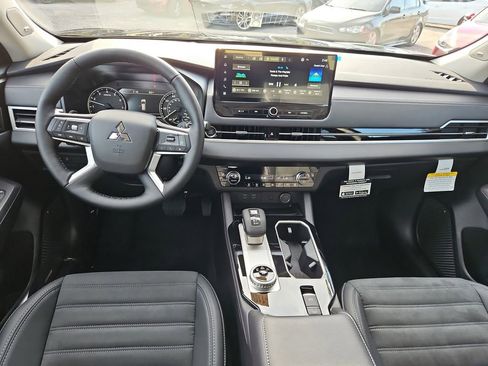 New 2026 Mitsubishi Outlander SE FWD image 9