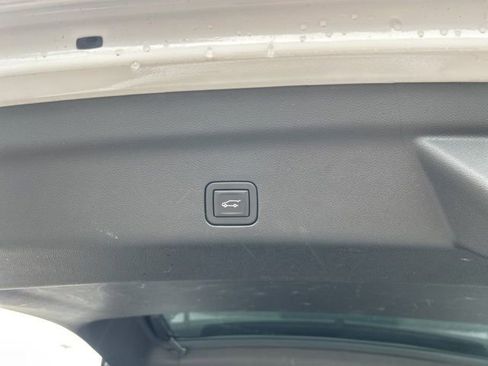 Used 2024 Chevrolet Tahoe LT RWD image 31