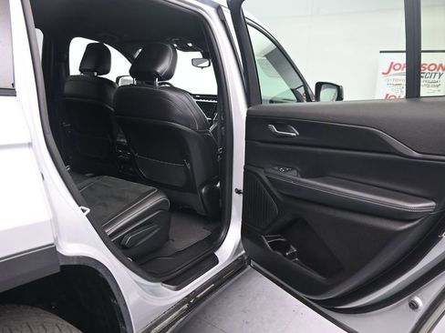 Used 2024 Jeep Grand Cherokee L Laredo AWD/4WD image 11