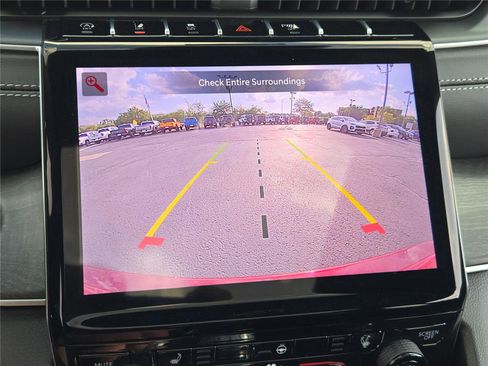 New 2025 Jeep Grand Cherokee Limited w/ Black Appearance Package image 32