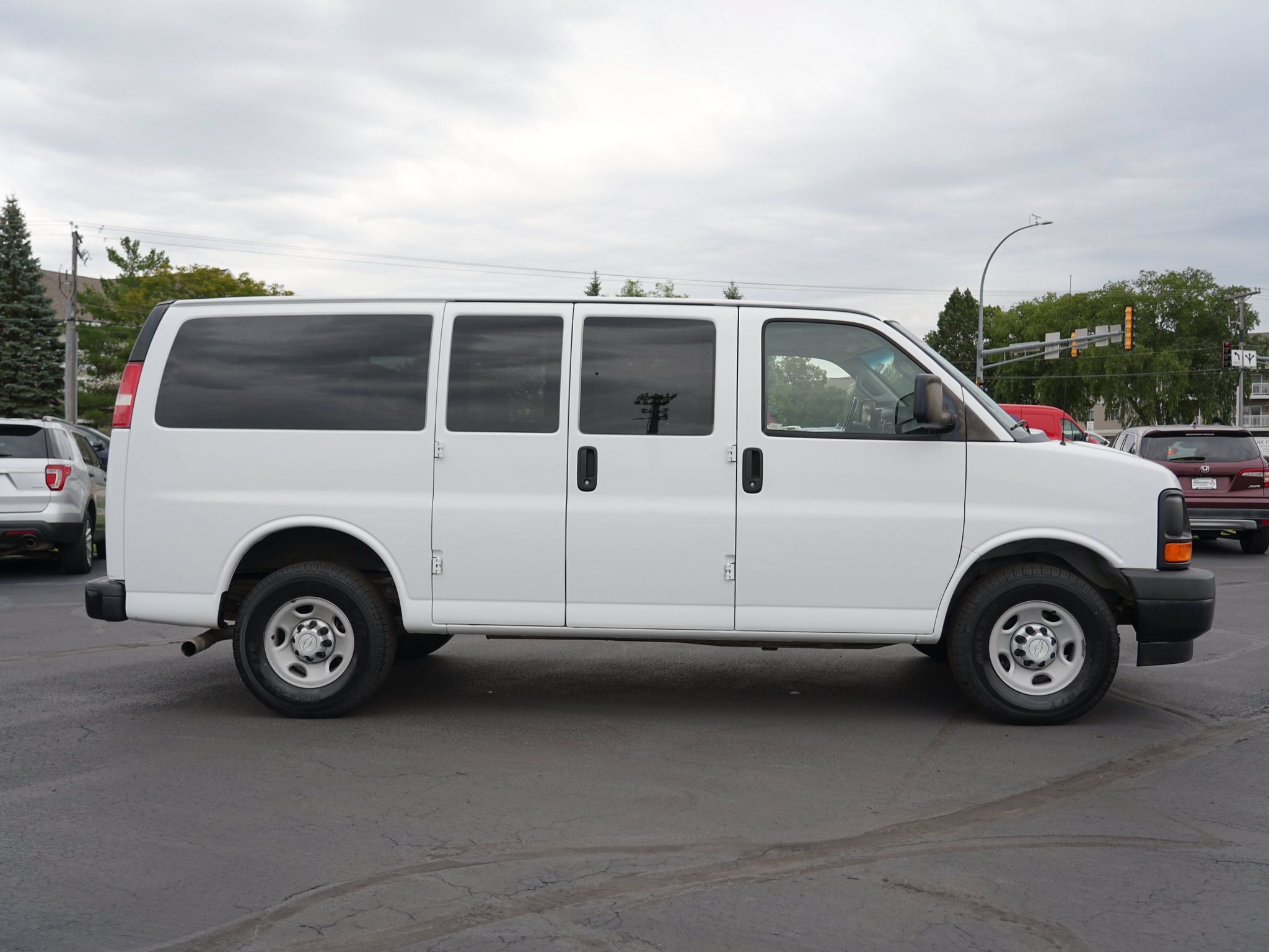 Used 2017 Chevrolet Express 2500 LS RWD image 2