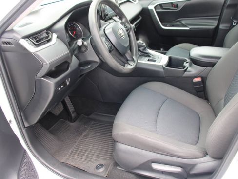 Certified 2022 Toyota RAV4 LE AWD/4WD image 11