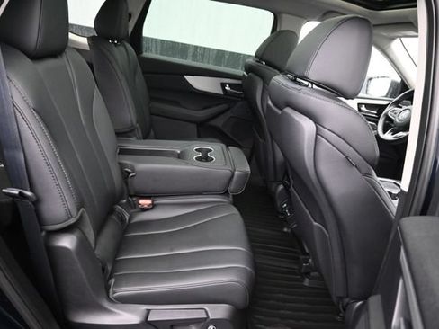Used 2025 Acura MDX SH-AWD image 8