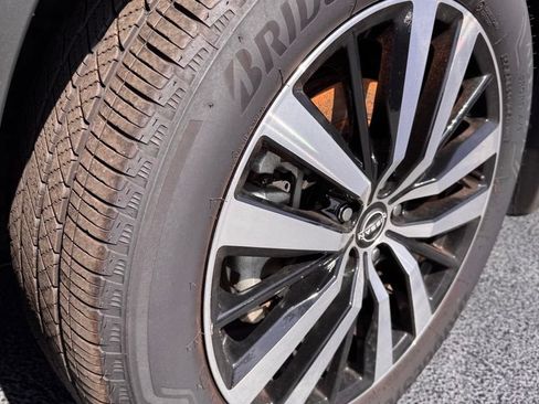 Used 2025 Nissan Pathfinder Platinum FWD image 36