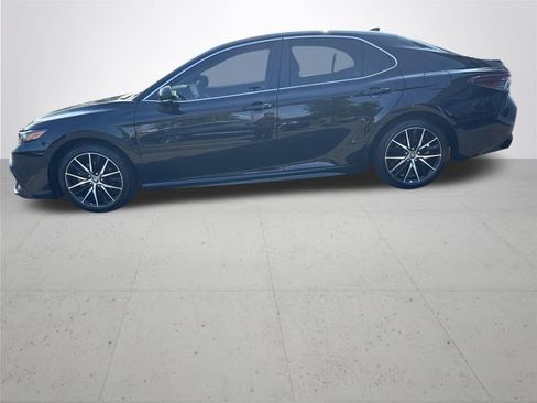 Used 2023 Toyota Camry SE w/ Cold Weather Package FWD image 10