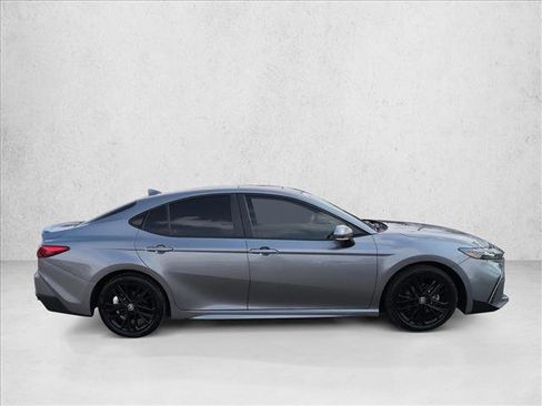 Used 2025 Toyota Camry SE image 4