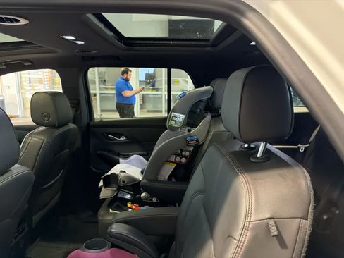 Certified 2023 Chevrolet Traverse RS w/ LPO, Floor Liner Package AWD/4WD image 7