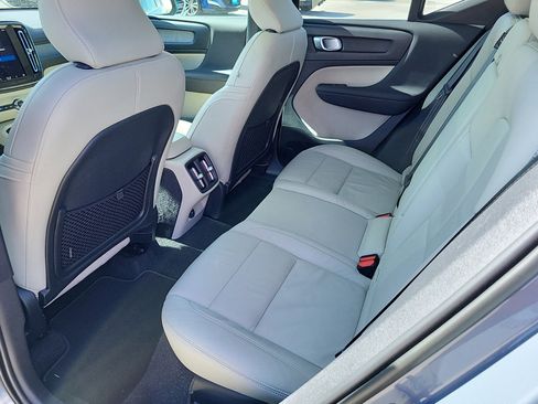 Used 2023 Volvo XC40 B5 Plus image 13