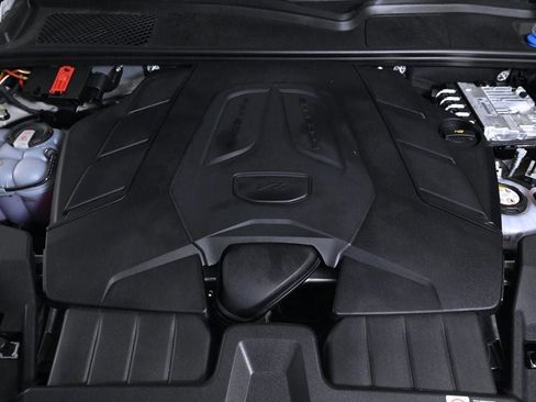 Certified 2025 Porsche Cayenne S image 28