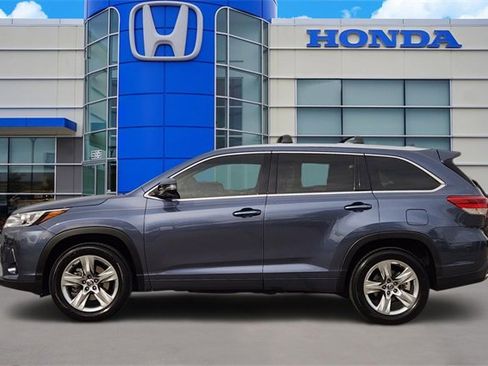 Used 2018 Toyota Highlander Limited image 3