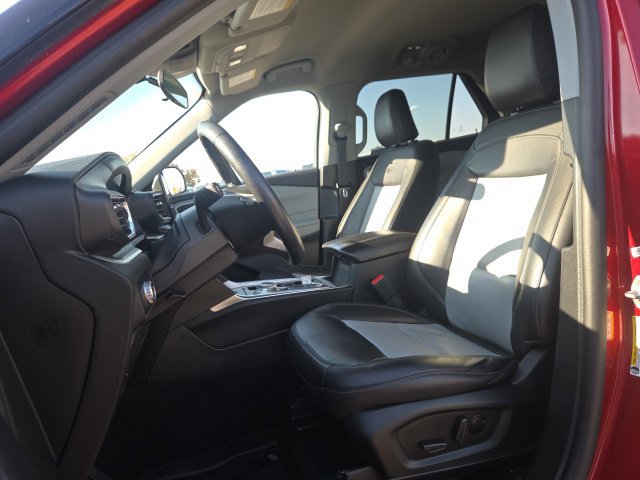 Used 2023 Ford Explorer XLT w/ Equipment Group 202A AWD/4WD image 25