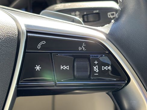 Used 2021 Audi e-tron Premium Plus image 19