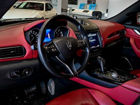 Used 2020 Maserati Levante image 48