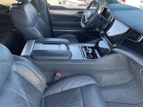 Used 2022 Jeep Grand Wagoneer Series III w/ Flexible Seating Group image 11