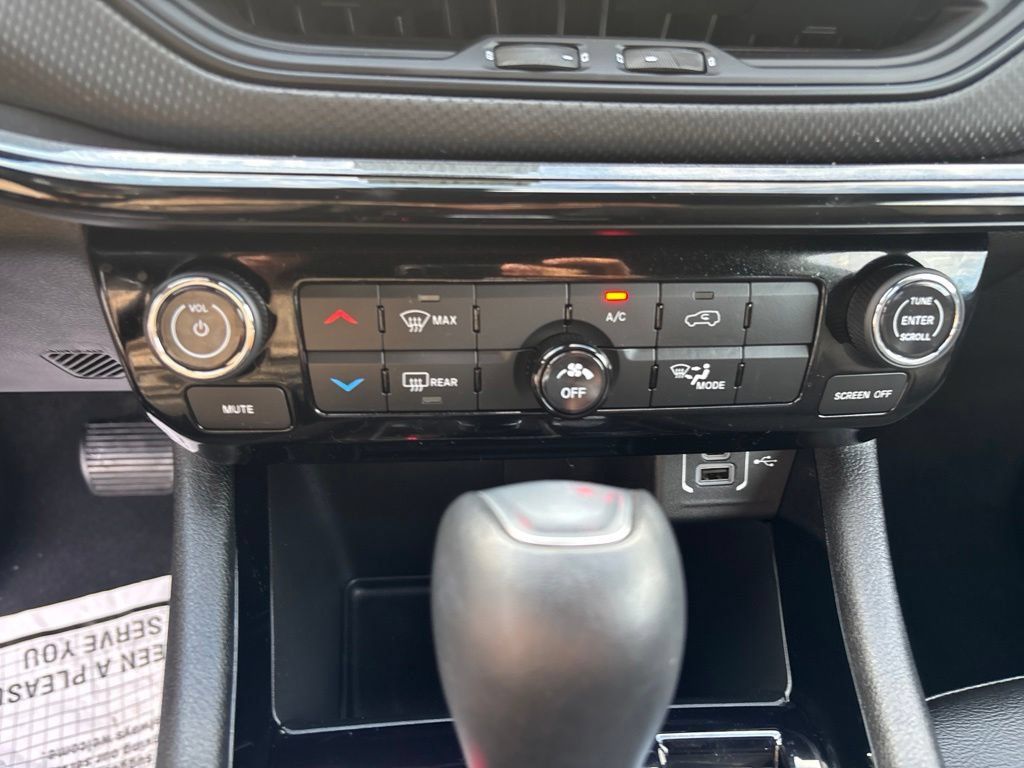 Used 2025 Jeep Compass Latitude w/ Altitude Special Edition AWD/4WD image 20