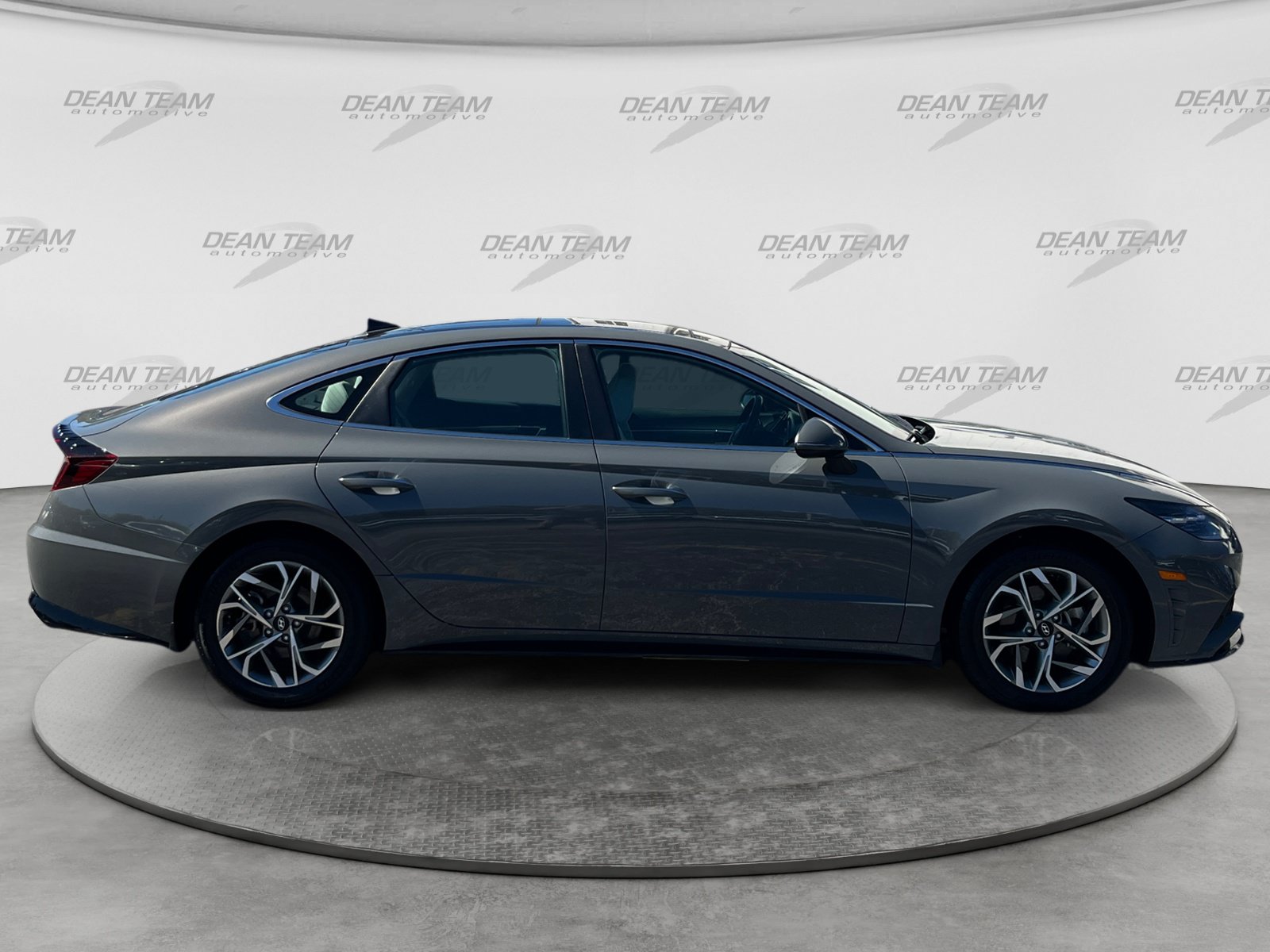 Used 2023 Hyundai Sonata SEL w/ Convenience Package FWD image 9