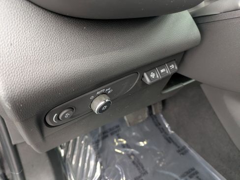 Used 2021 Buick Envision Essence w/ Technology Package I image 14