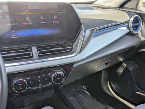 Used 2025 Chevrolet Trax LT w/ LT Convenience Package FWD image 15