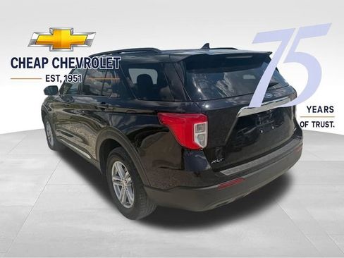 Used 2021 Ford Explorer XLT AWD/4WD image 3