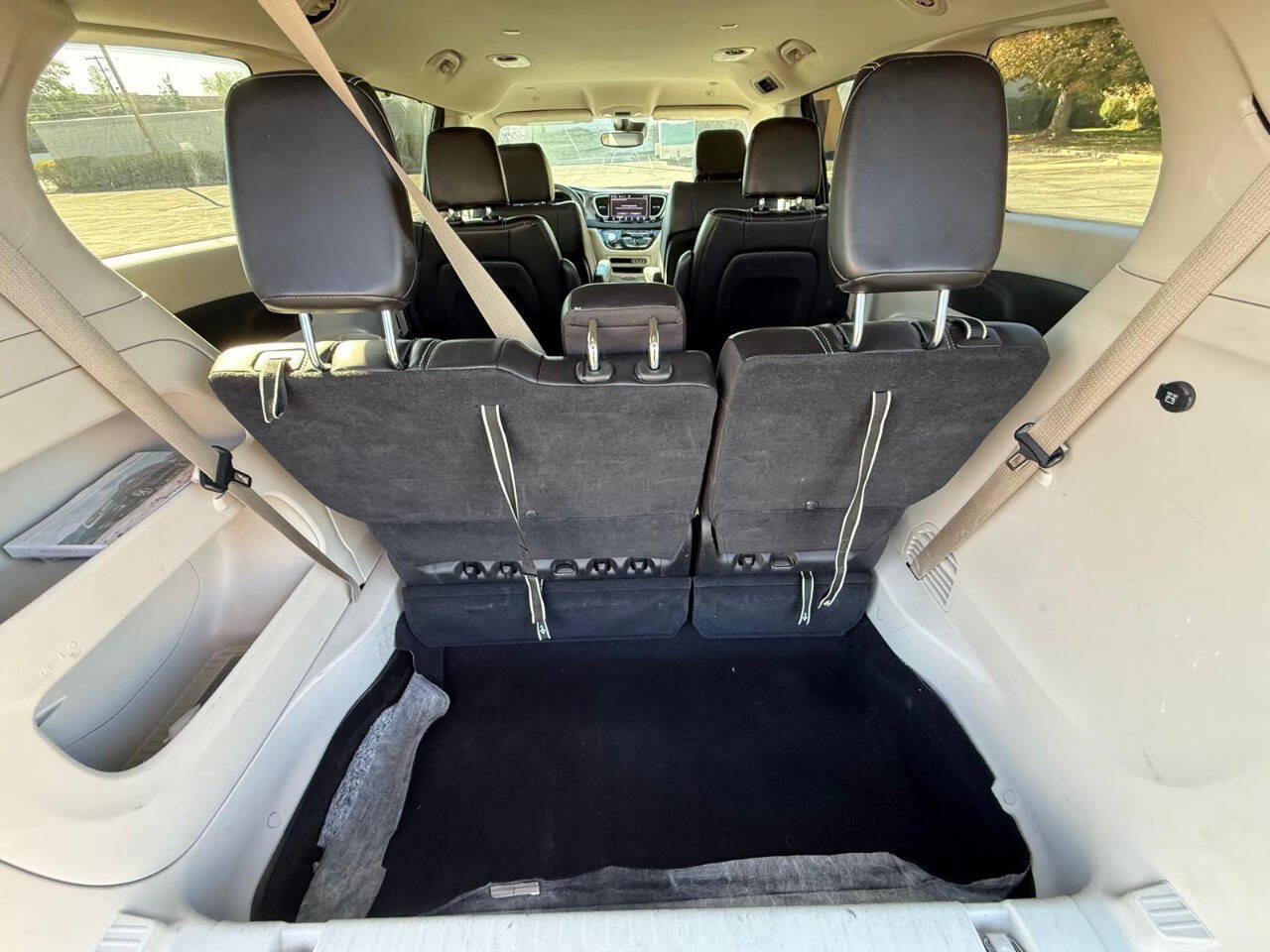 Used 2023 Chrysler Pacifica Touring-L FWD image 19