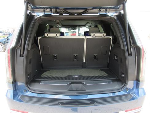 New 2026 Cadillac Escalade Platinum Luxury w/ LPO, Radiant Package AWD/4WD image 42