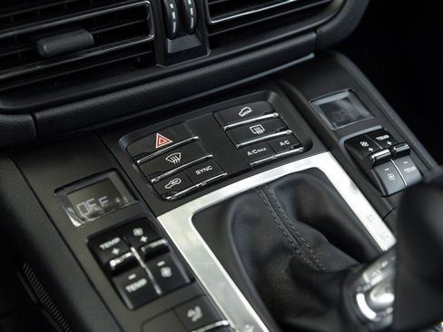 Certified 2019 Porsche Macan AWD/4WD image 26