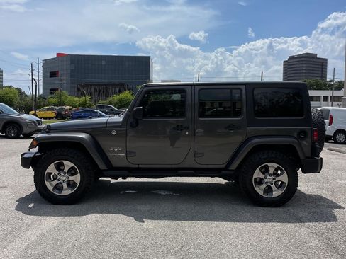 Used 2018 Jeep Wrangler Unlimited Sahara w/ Connectivity Group AWD/4WD image 2