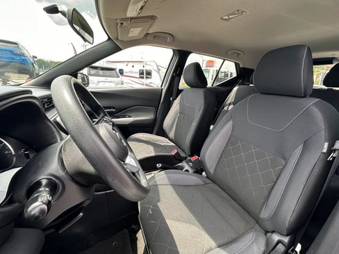 Used 2018 Nissan Kicks SV FWD image 11