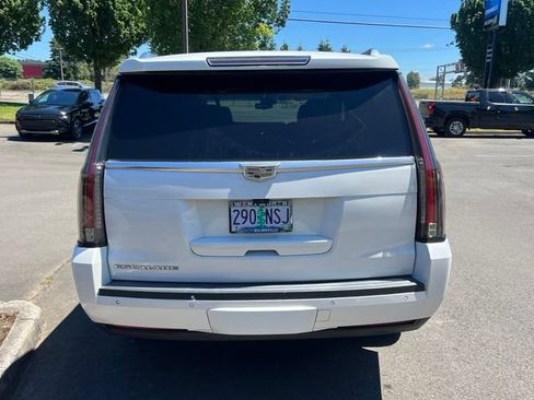 Used 2017 Cadillac Escalade ESV Premium Luxury AWD/4WD image 6