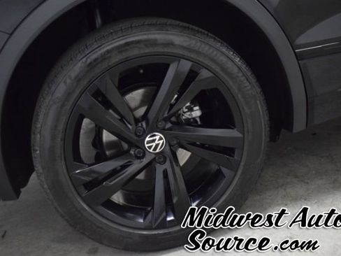 Used 2023 Volkswagen Tiguan SE R-Line AWD/4WD image 9