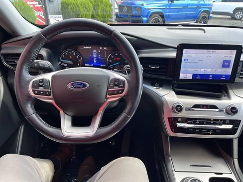 Used 2020 Ford Explorer XLT w/ Comfort Package AWD/4WD image 9