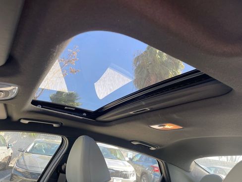 Used 2025 Hyundai Elantra Limited image 31