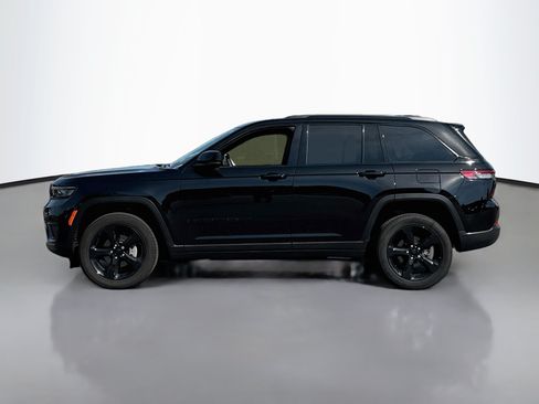 Used 2023 Jeep Grand Cherokee Altitude AWD/4WD image 4