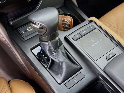 Used 2019 Lexus ES 350 Ultra Luxury image 20