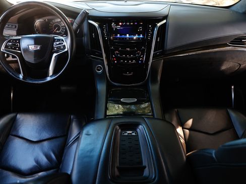 Used 2017 Cadillac Escalade ESV Platinum image 24