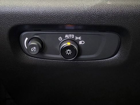 Used 2022 Chevrolet Traverse LT image 34