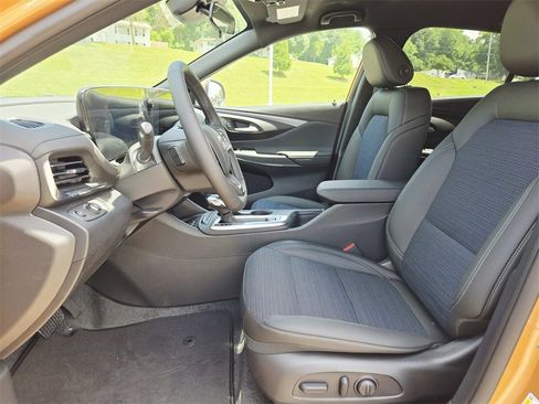 New 2025 Buick Envista Preferred w/ Convenience I Package image 11