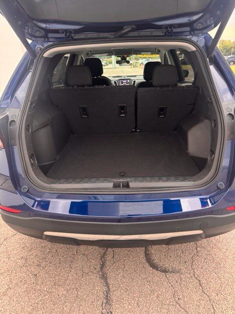 Used 2023 Chevrolet Equinox LT AWD/4WD image 9
