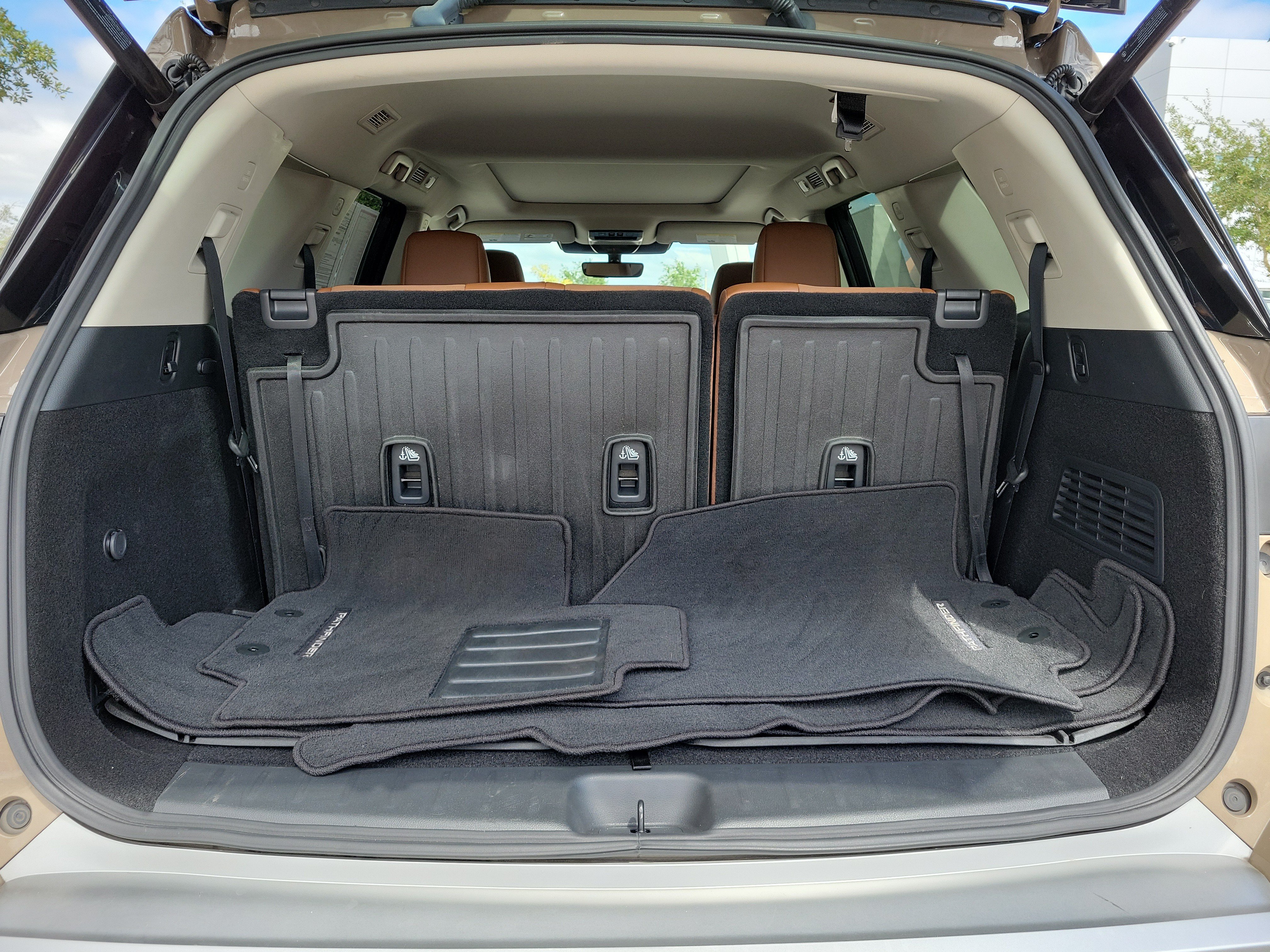 Certified 2025 Nissan Pathfinder Platinum w/ Cargo Package FWD image 12