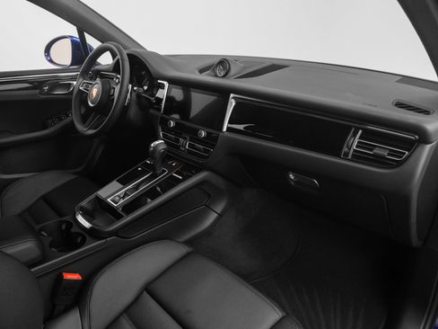 Certified 2025 Porsche Macan image 21