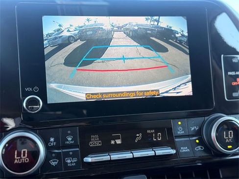 Used 2024 Toyota Highlander XLE image 14